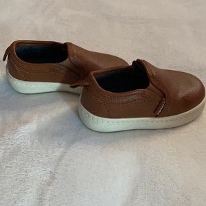 Used Carter’s dressy shoes. Size 5